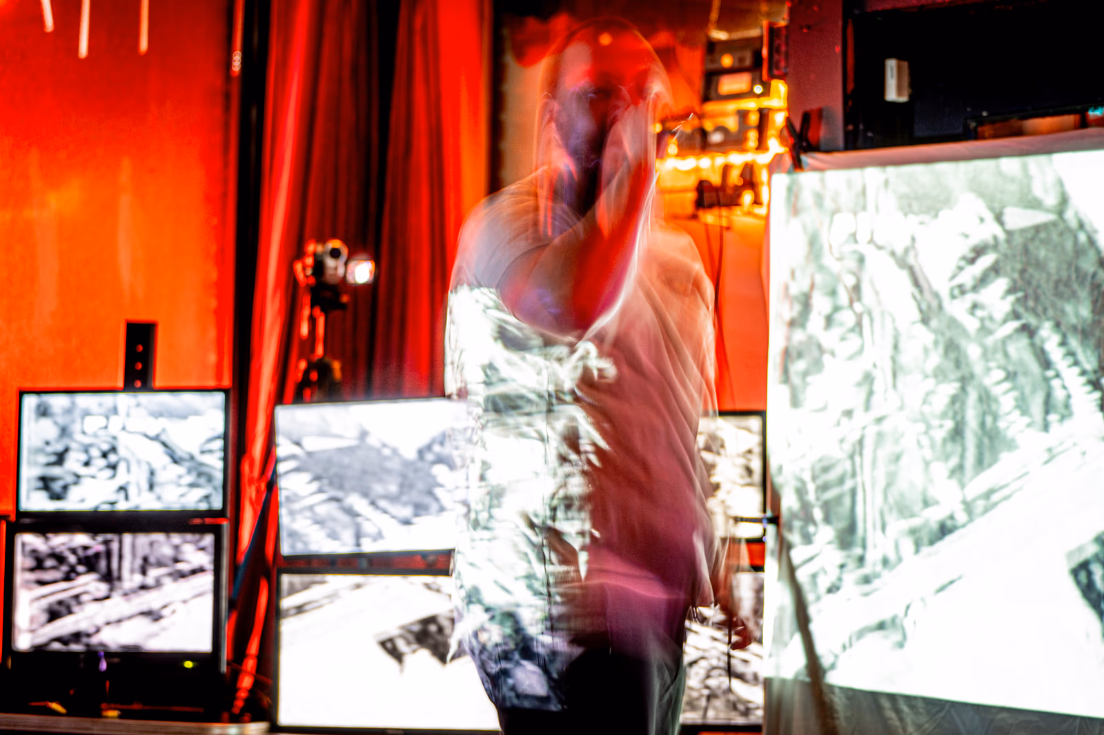Fox The Paradox at The Comet